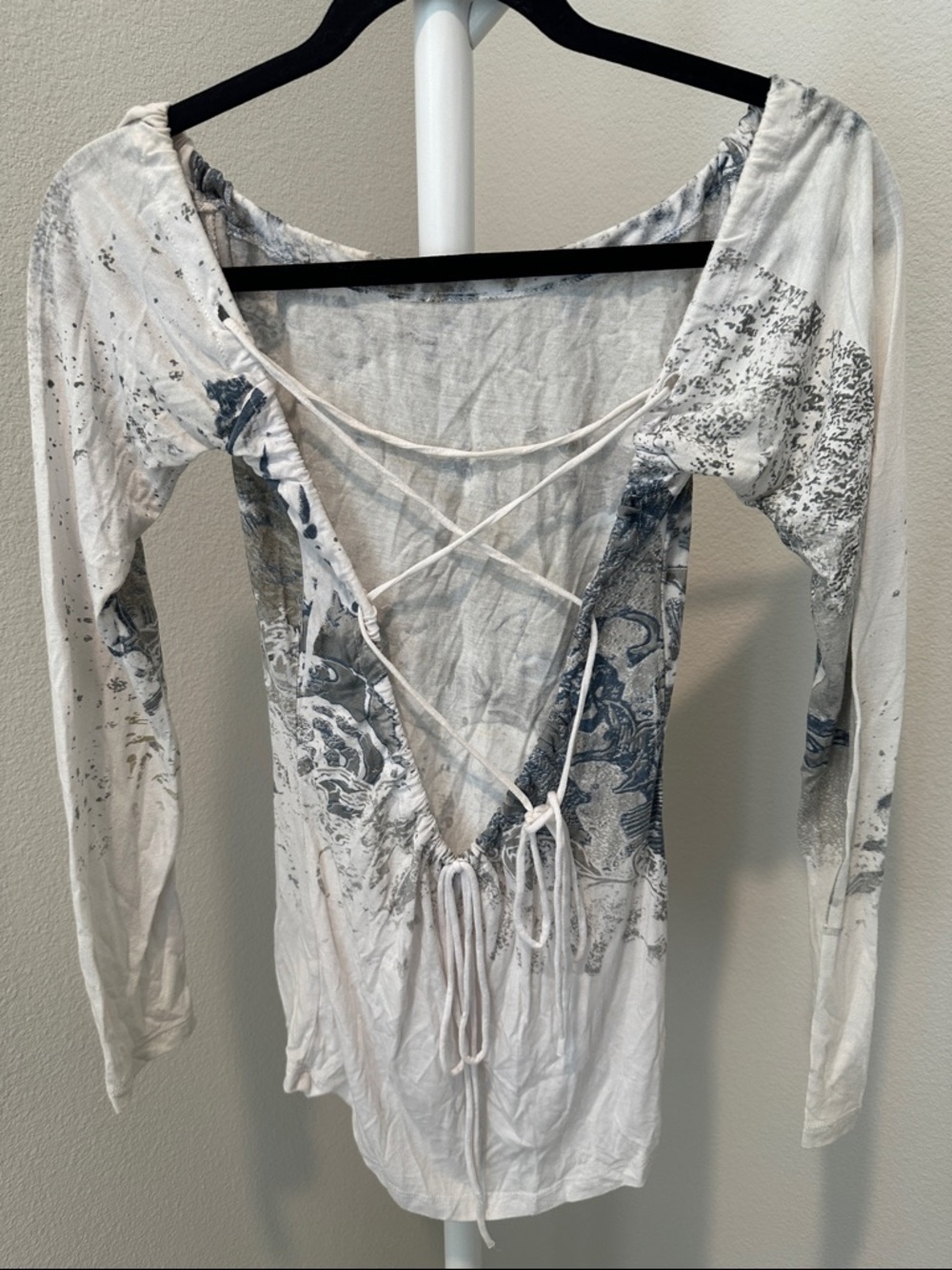 Long Sleeve Open Back Boatneck Printed Women's Dress in White and Gray